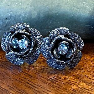 Black/Silver Glittering Rose Stud Earrings (d)
